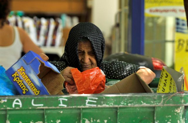 Σε κίνδυνο φτώχειας το 36%, στα 8.879 ευρώ το μέσο ατομικό εισόδημα